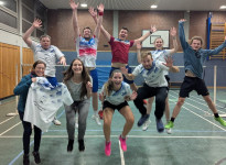 Die Dritte setzt alle Segel in den Wind!